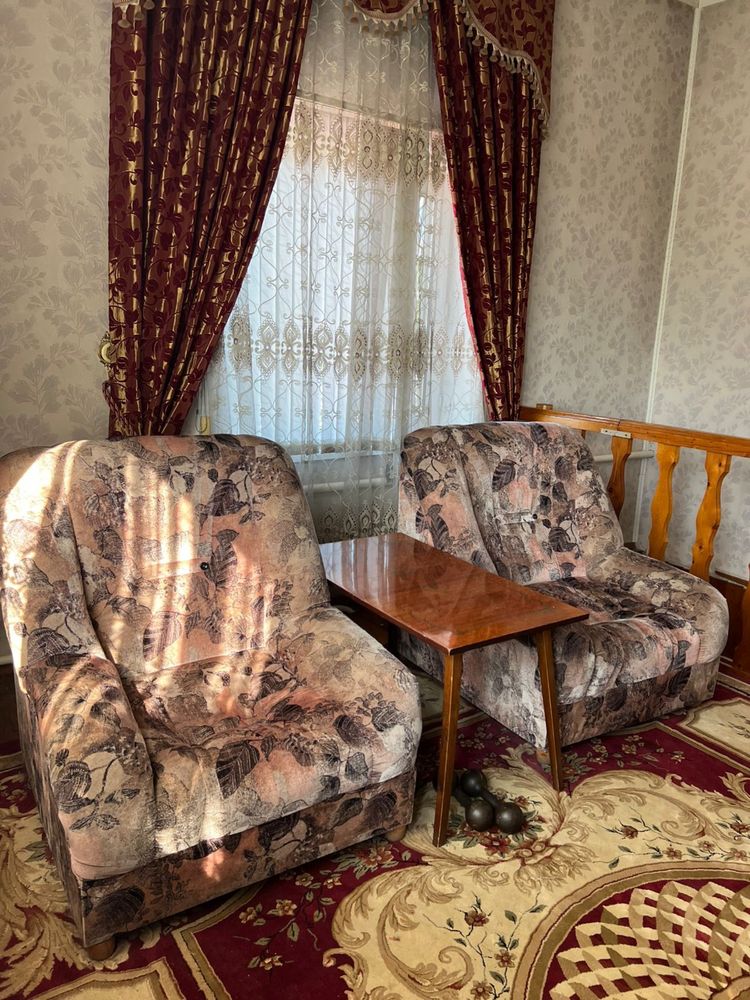 Продам диван с креслами