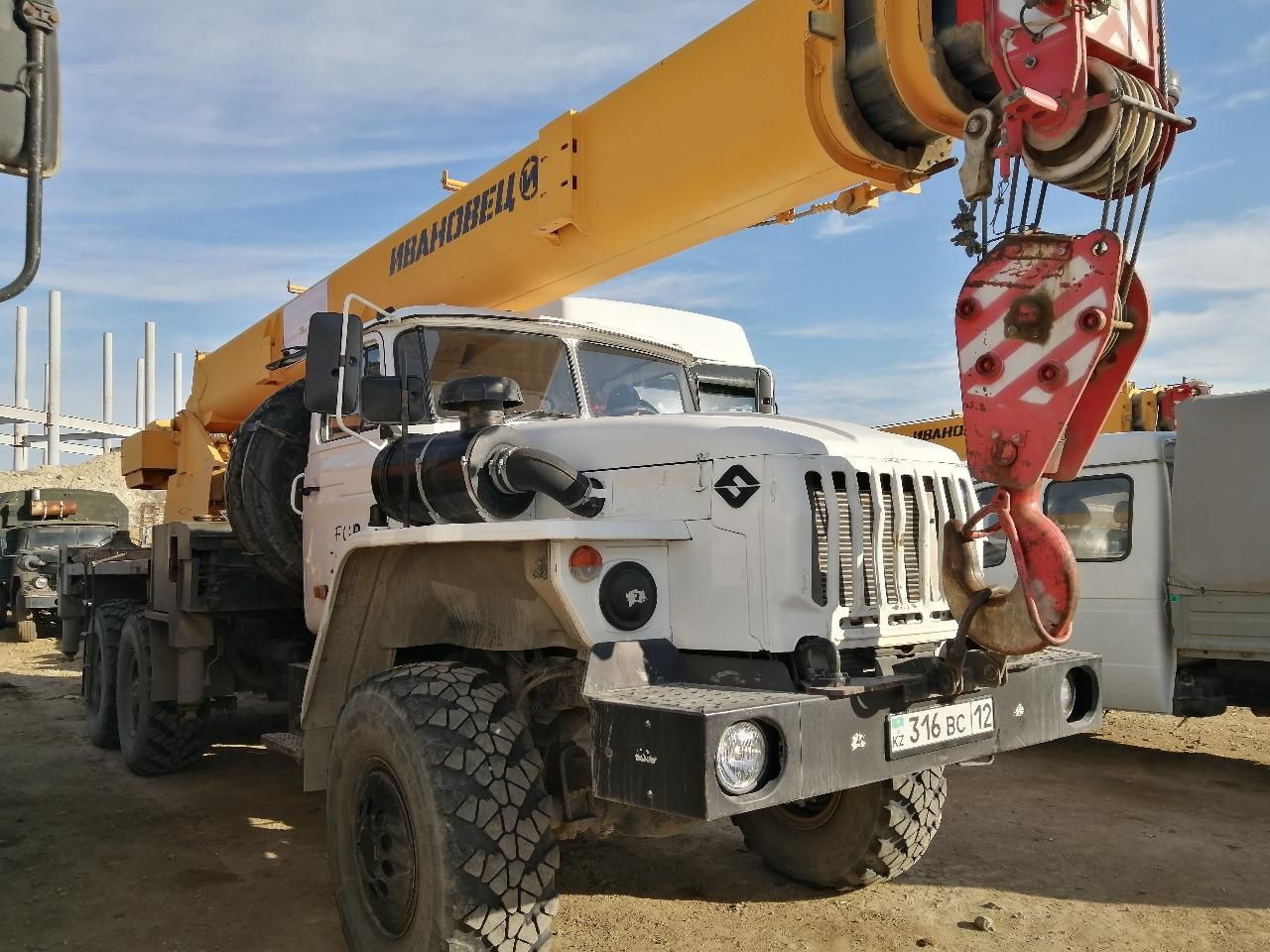 Автокран 25 тонн