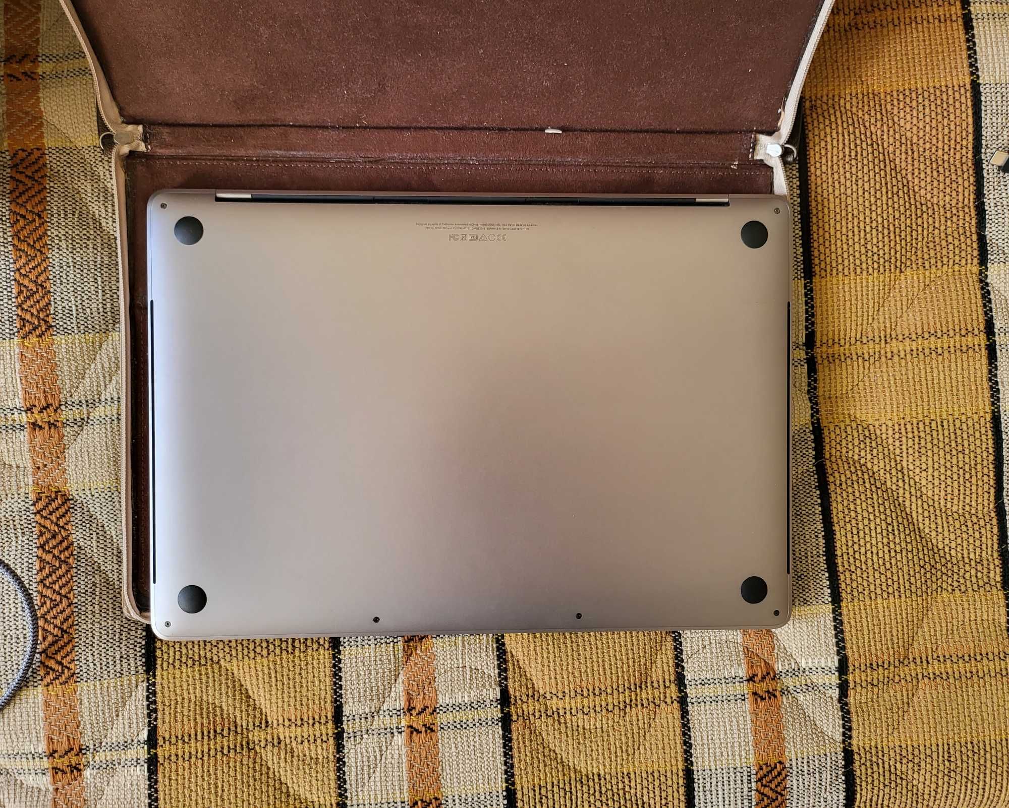 Apple MacBook Pro 15 Mid 2017 3.1GHz 1Tb