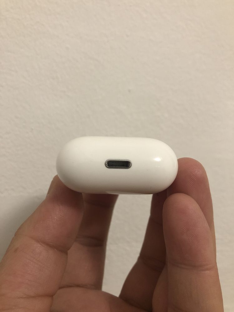 Наушники Apple AirPods with Charging Case белый
