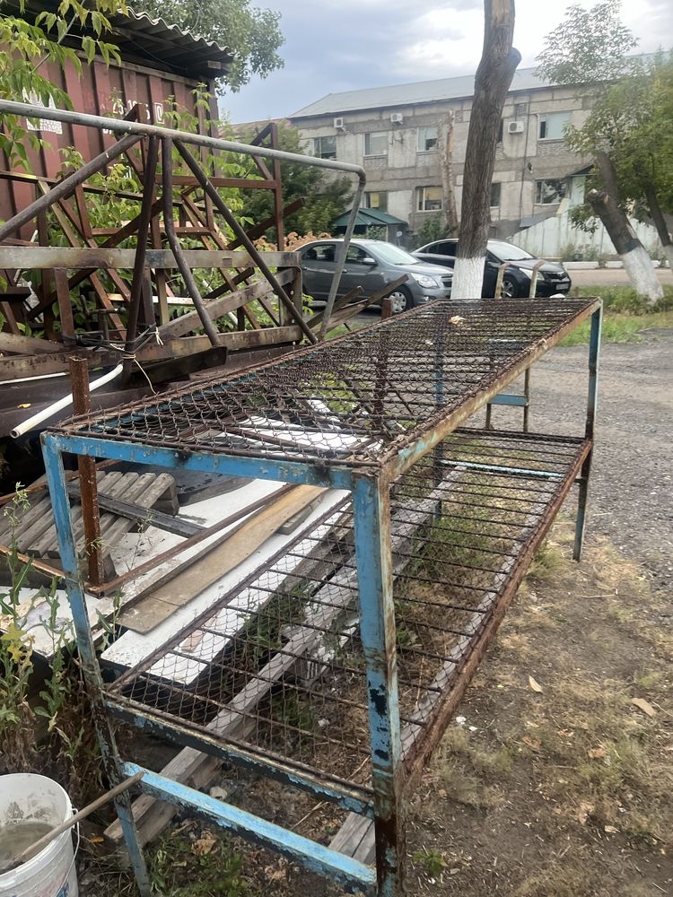 Продам много оборудывания стилажей
