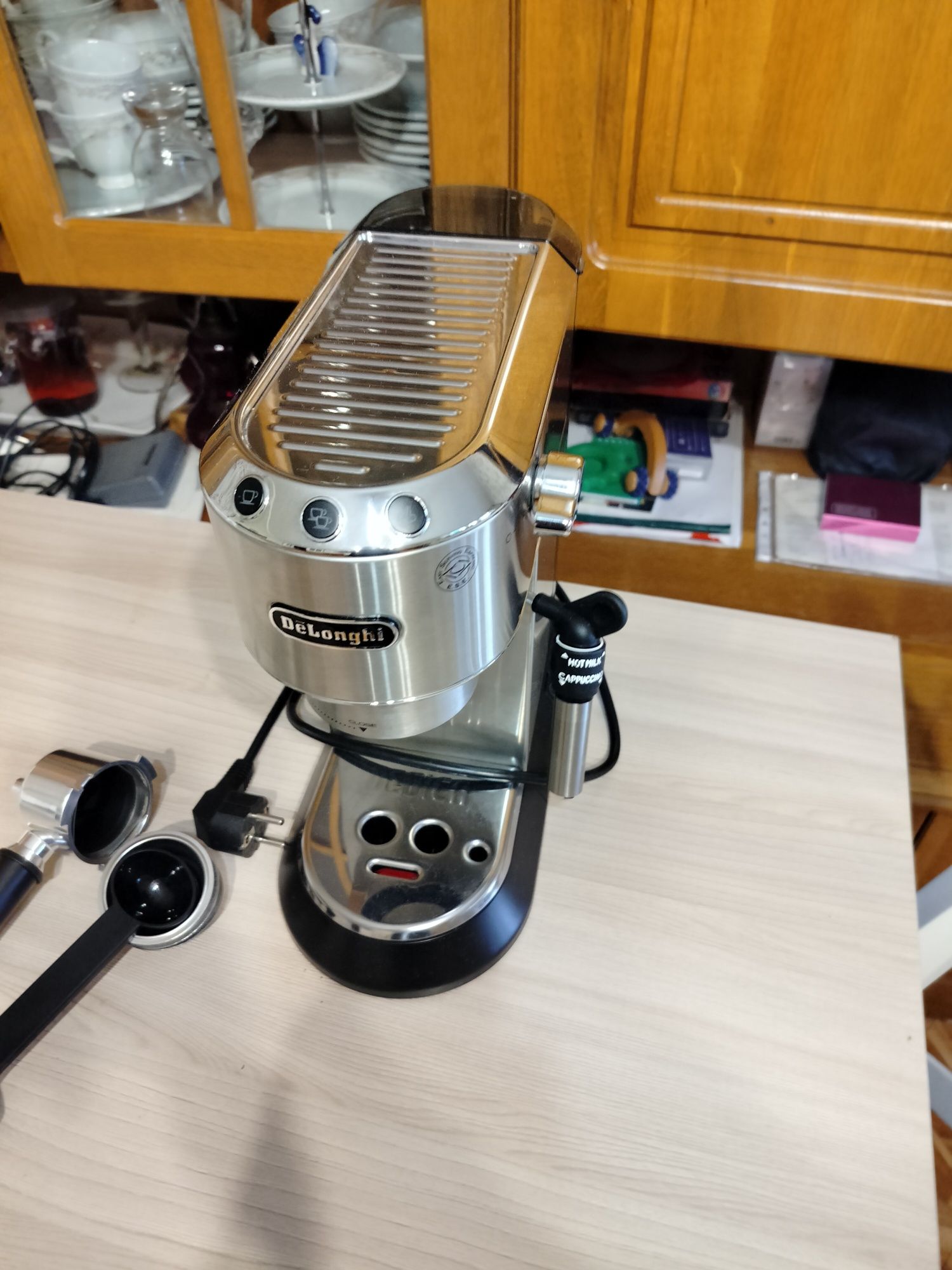 Продается рожковая кофемашина Delonghi EC 685