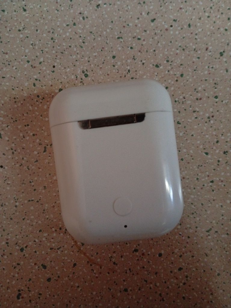 AirPods наушники