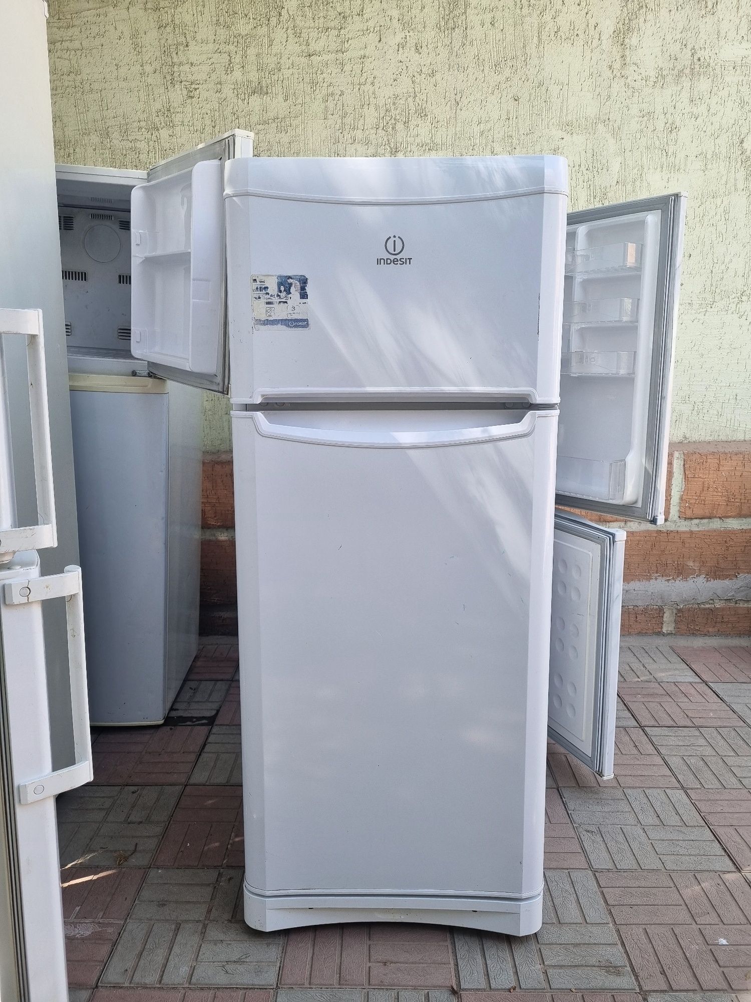 Холодильник INDESIT