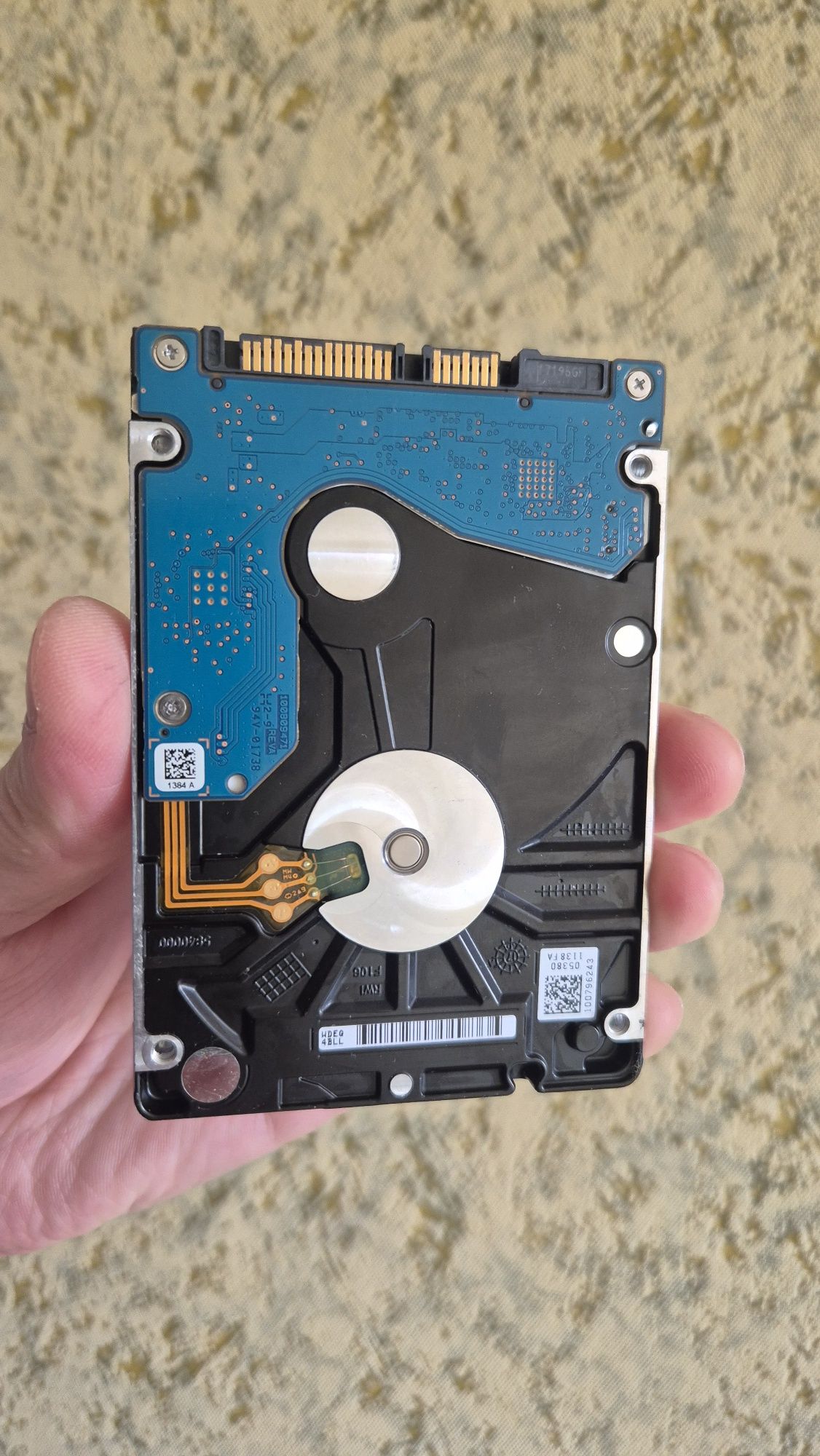 Жесткий диск 1000gb для ноутбука в отличном состояний *