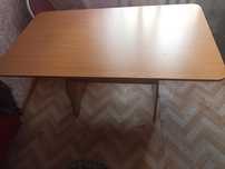 Срочно! Продам кухонный деревянный стол, в хорошем состоянии!