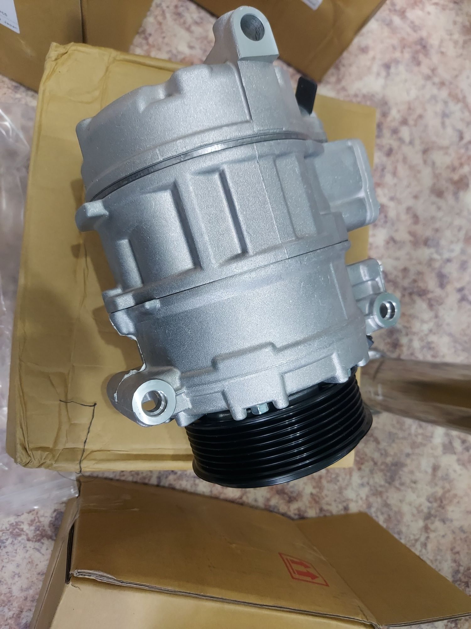 Компрессор кондиционера на W221 ,W164,X164 Mercedes