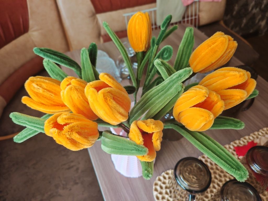 Продам букеты роз, лилия, тюльпаны, из синельной проволоки.