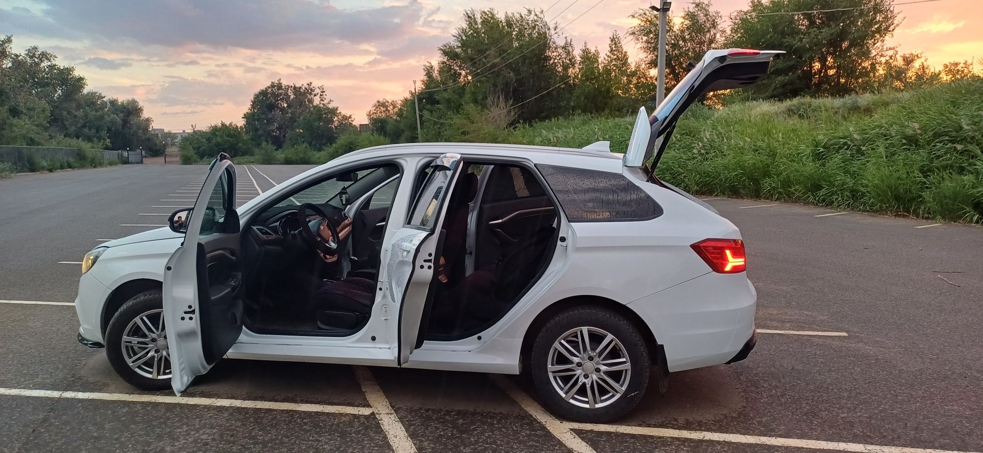Продам автомашины Лада веста СВ