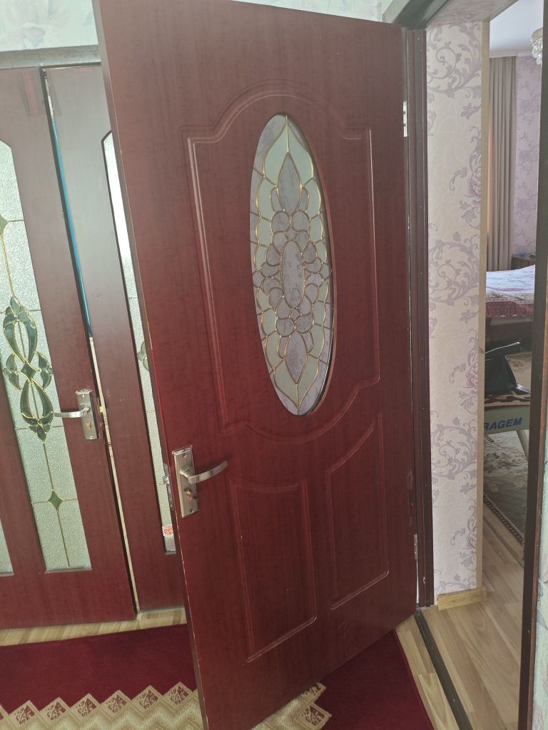 Продам двери межкомнатные . Установлены у нас дома. Без повреждений.