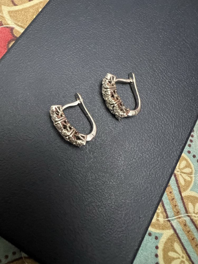 Сережки с бриллиантом белое золото