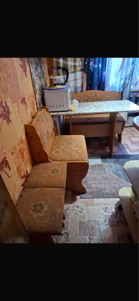 кухня,стол и стулья