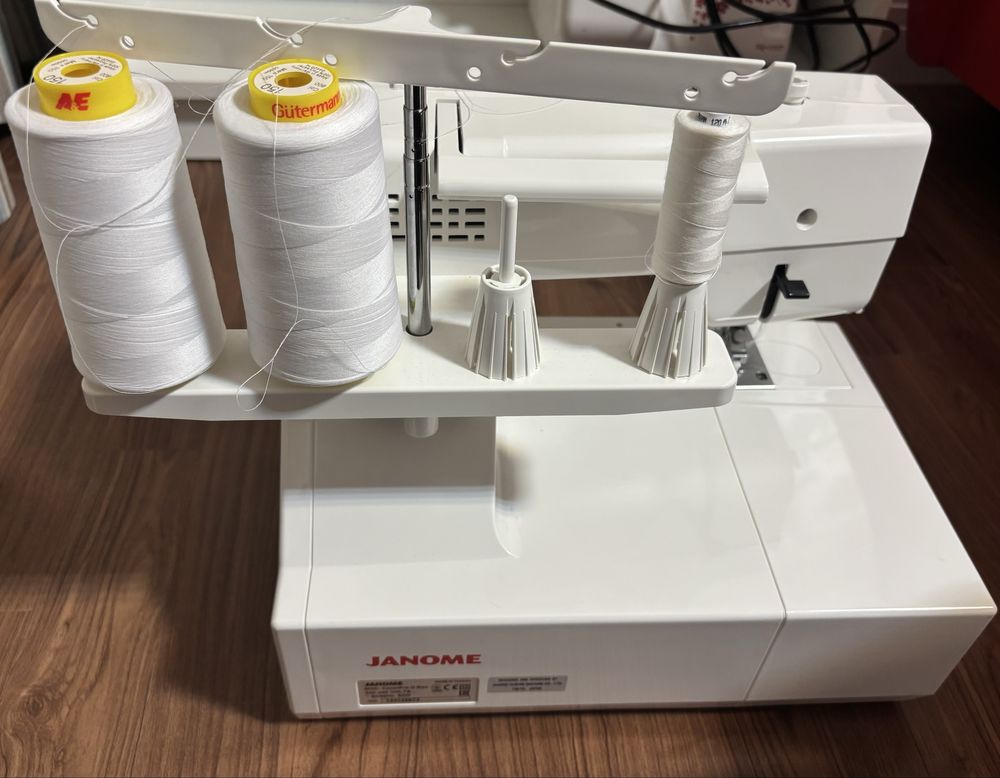 Распошивальная (швеная) машина Janome CoverPro D Max