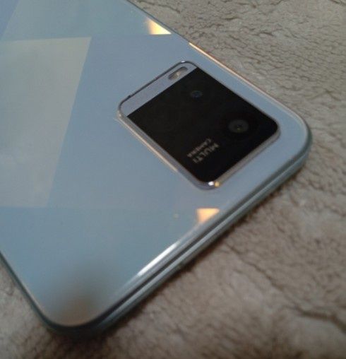 Vivo Y21 смартфон