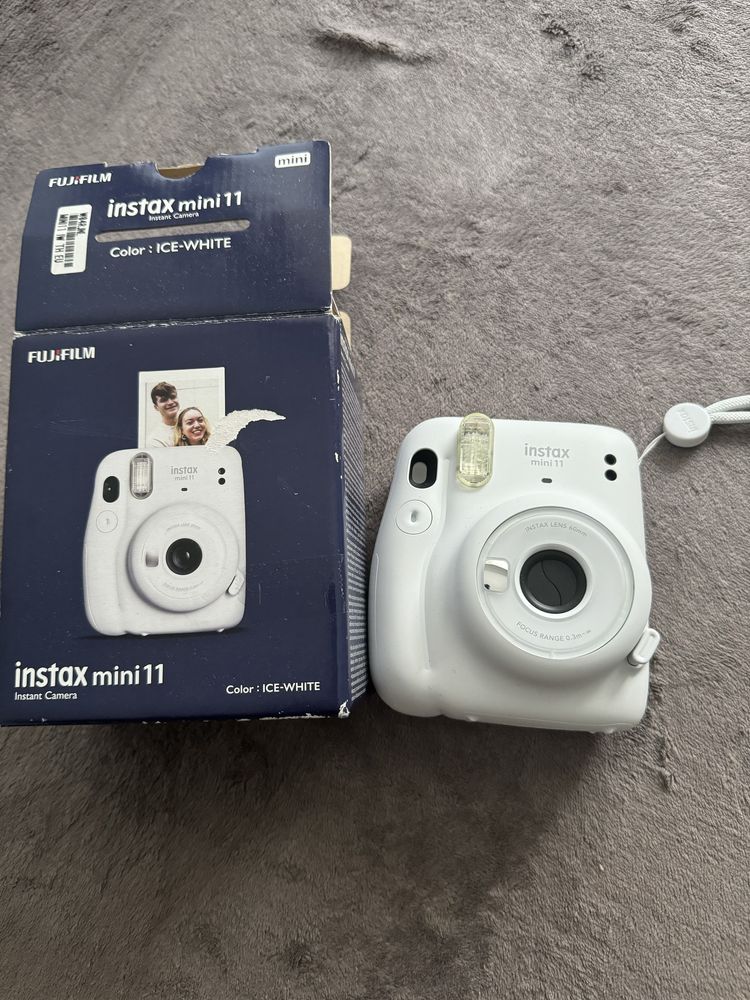 Продаю Instax mini 11
