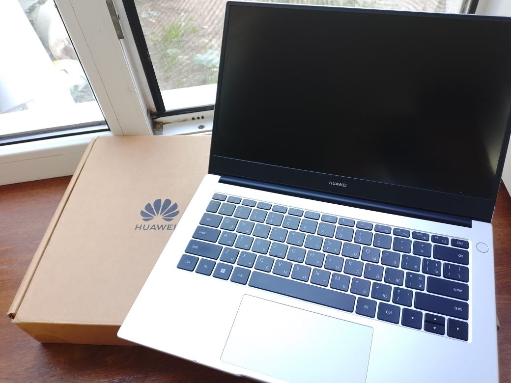 Продам ноутбук huawel