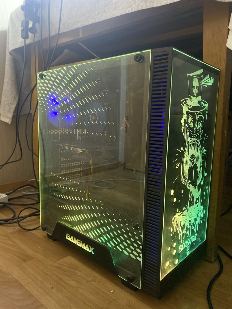 В продаже игровой компьютер