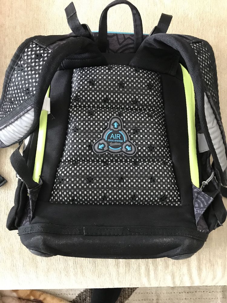 Продам детский портфель