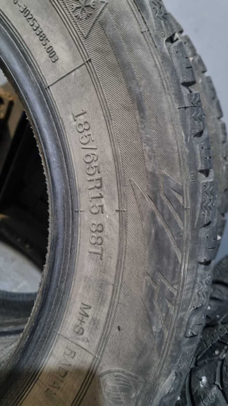 Комплект зимних шипованных шин Rosava Snowgard R15/185/65