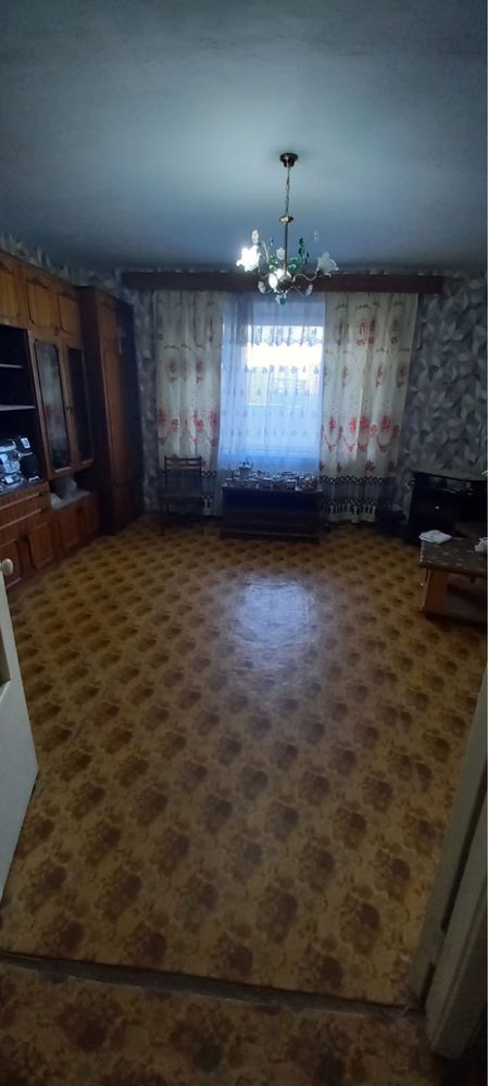 Продам 3-х комнатную квартиру 9мкр-33дом 1 этаж
