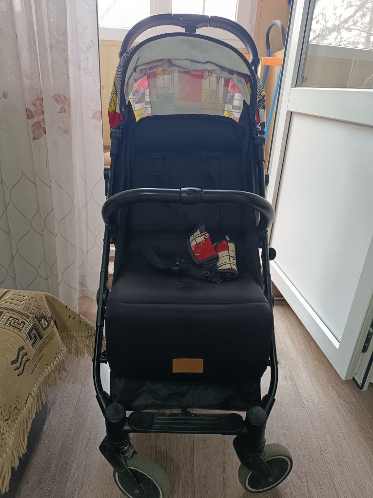 Продам б/у детскую прогулочную коляску