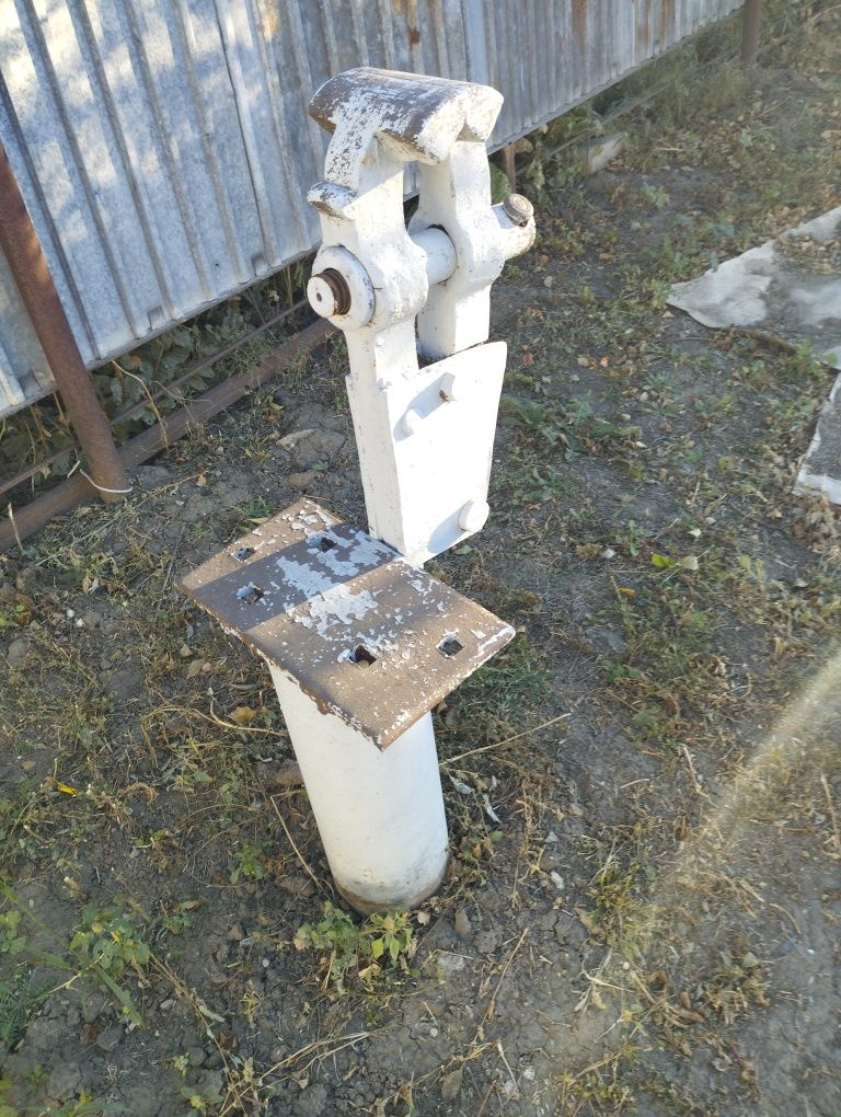 Тиски.        ..