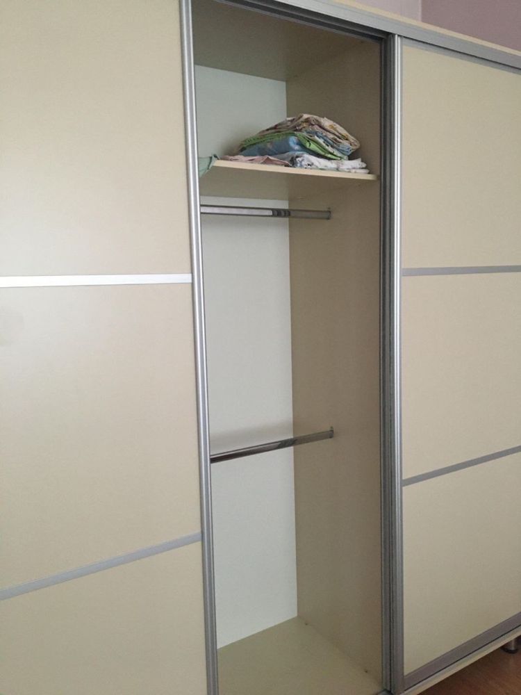 Белый шкаф продам срочно!