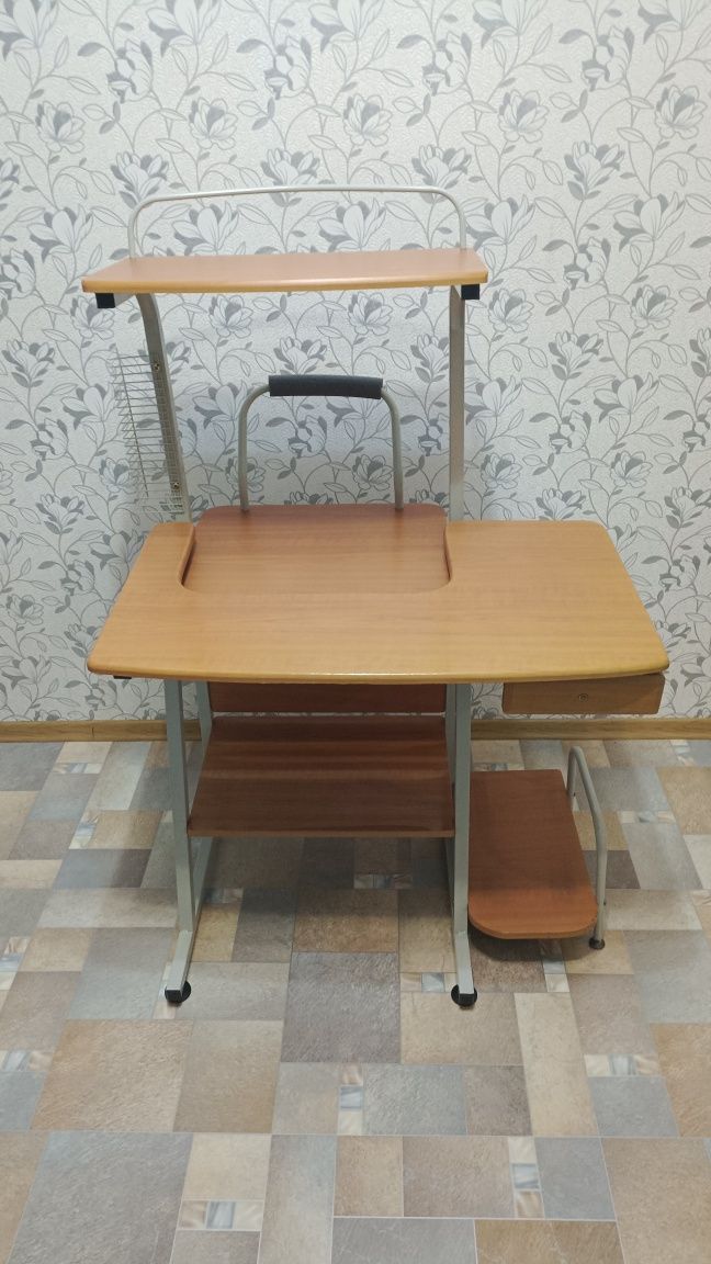 Продам стол для компьютера