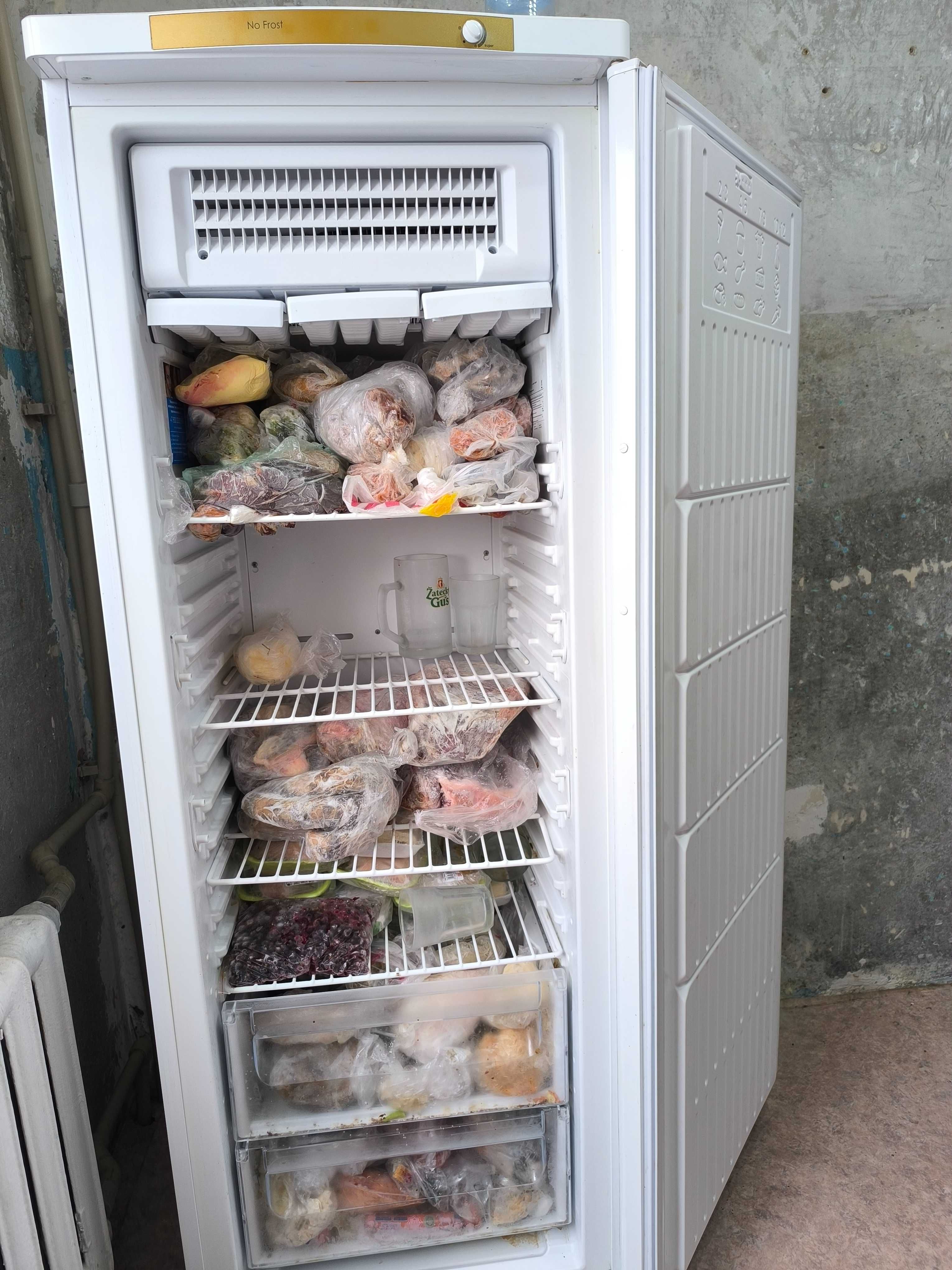 Продам морозильник - шкаф в очень хорошем состоянии. Фирма "Indesit"!!