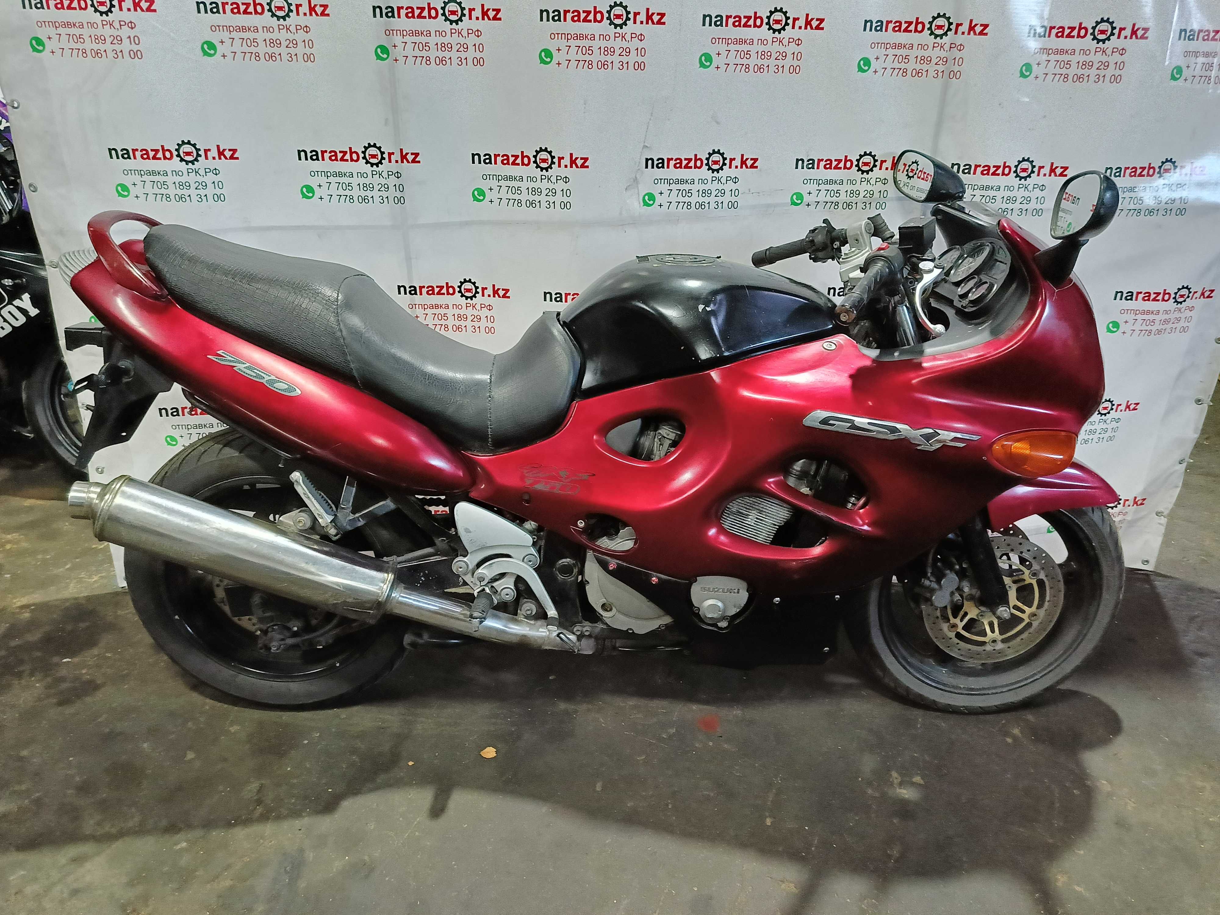 Мотоцикл Suzuki GSX750F 2000 г. Сузуки