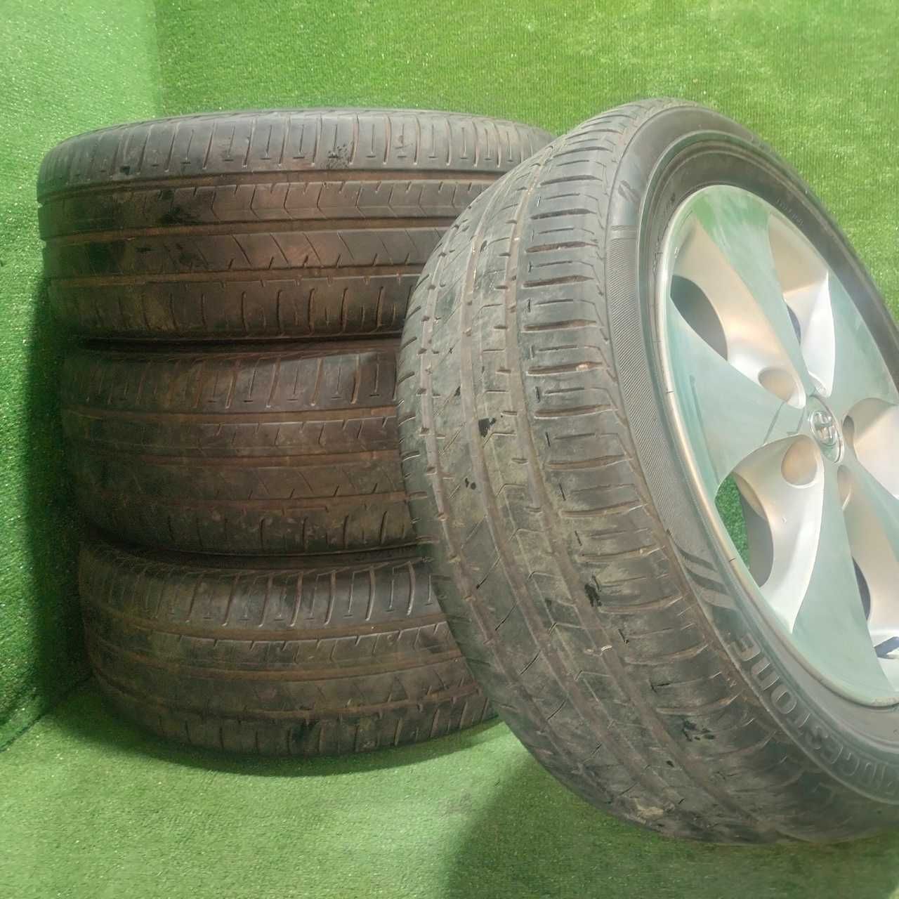 Продам Диск с шинами Bridgestone на Toyota Alphard 225/55 R17 лето