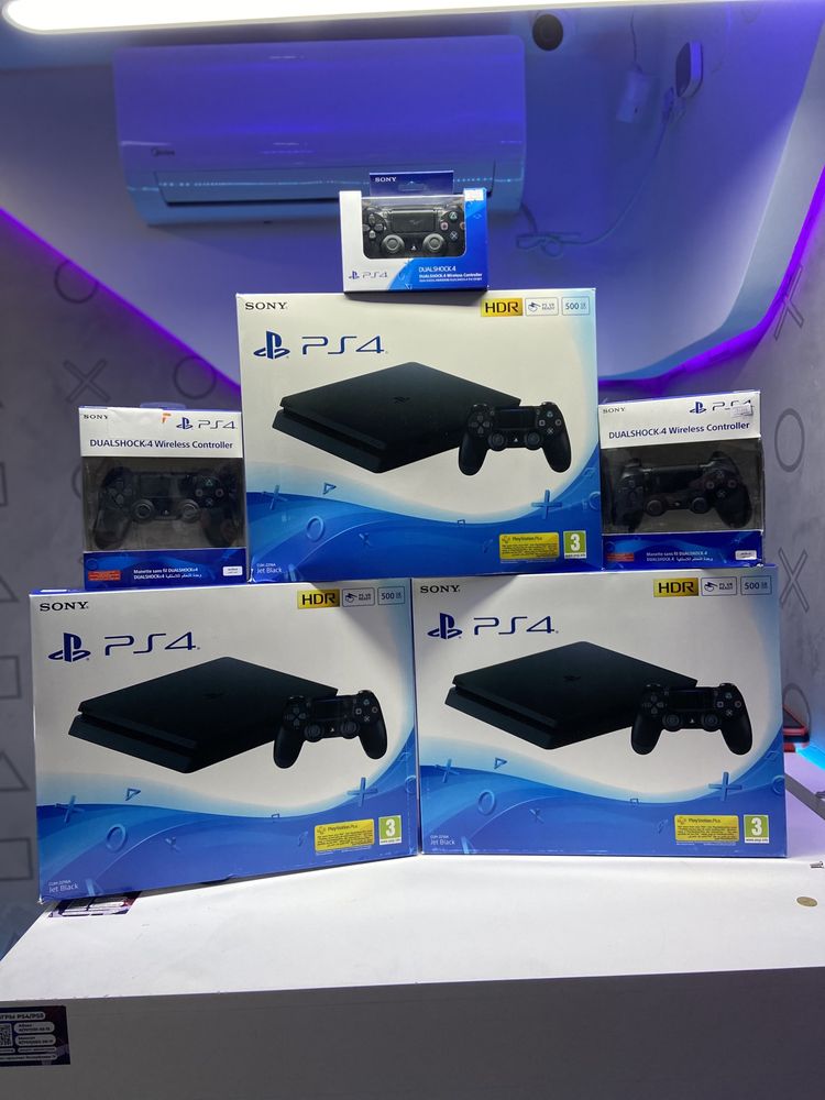 Playstation 4 с двумя джостиками!!