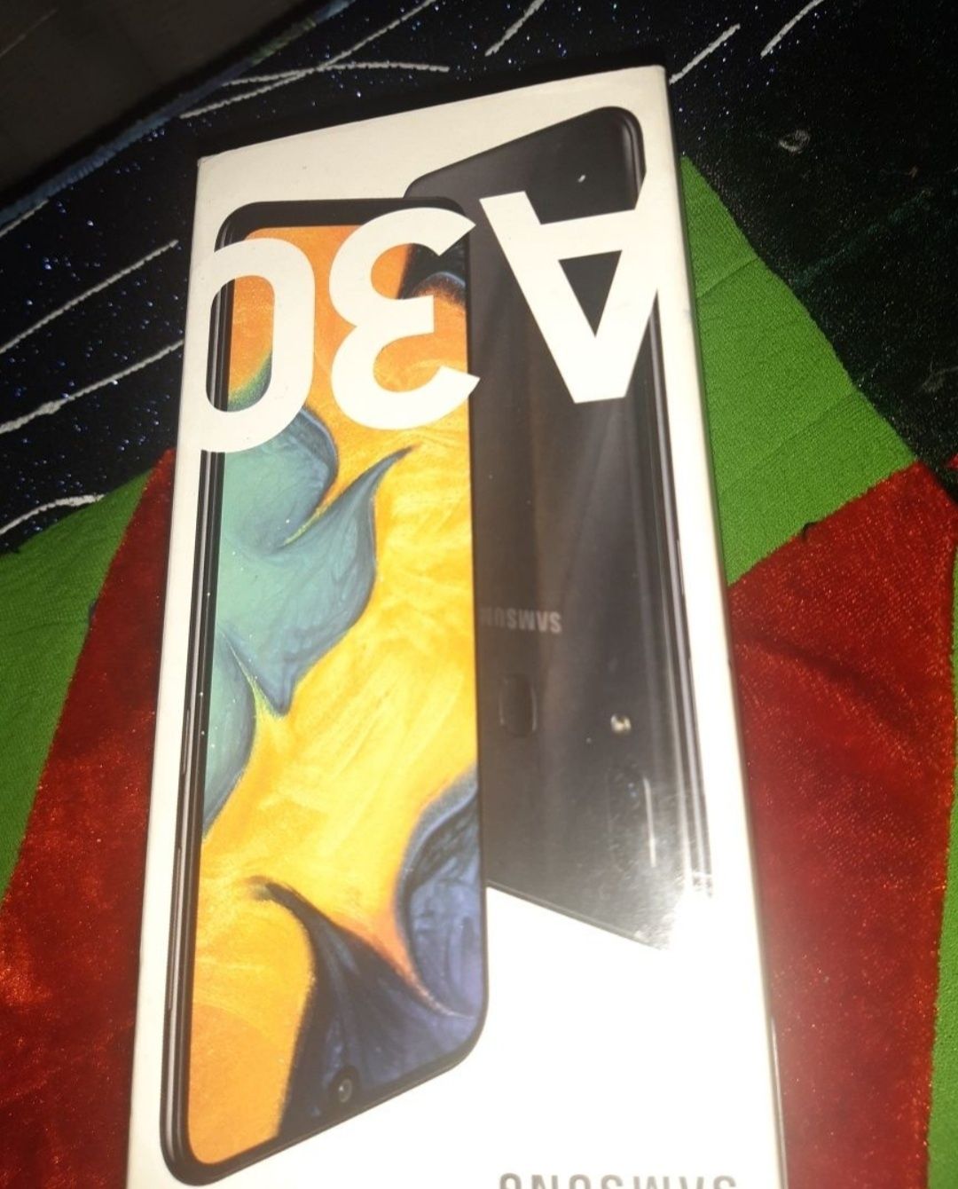 Продам тнлефон galaxy A30. Обмен нет.