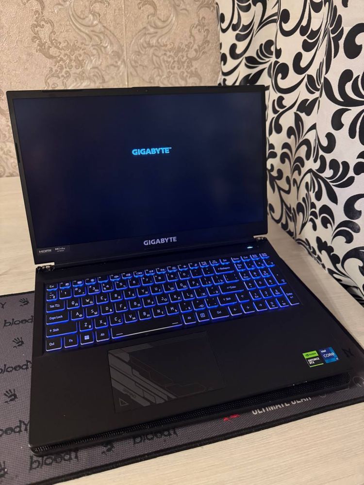 Ноутбук gigabyte