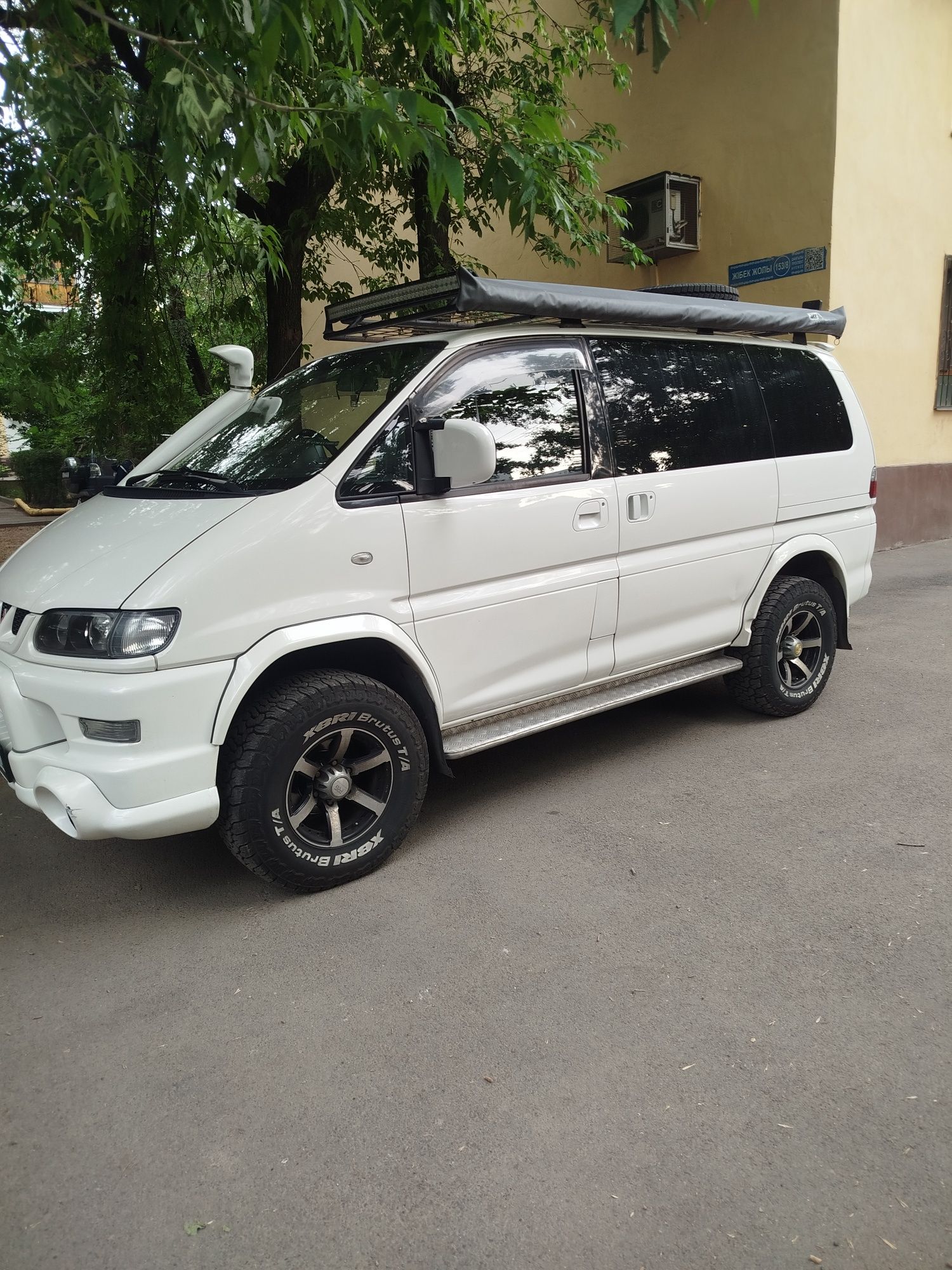 Продаю автомашину делику