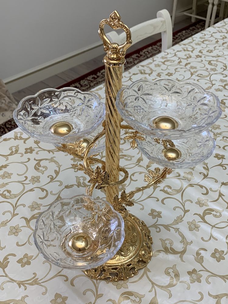 Минажница золотистые