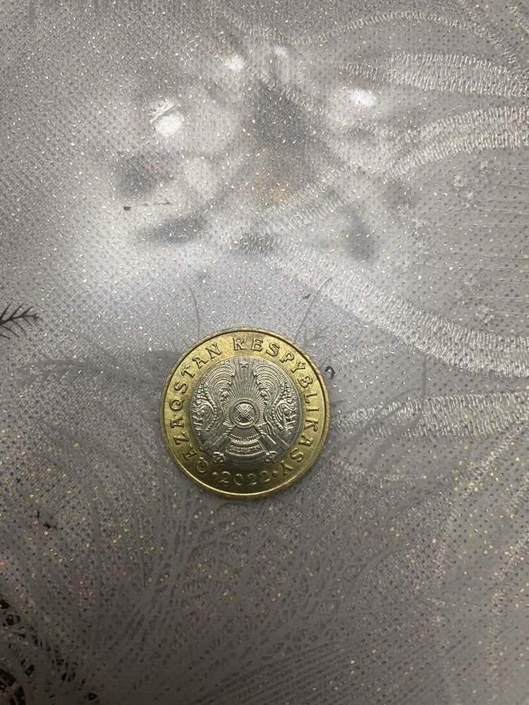Продам монету 100 тг