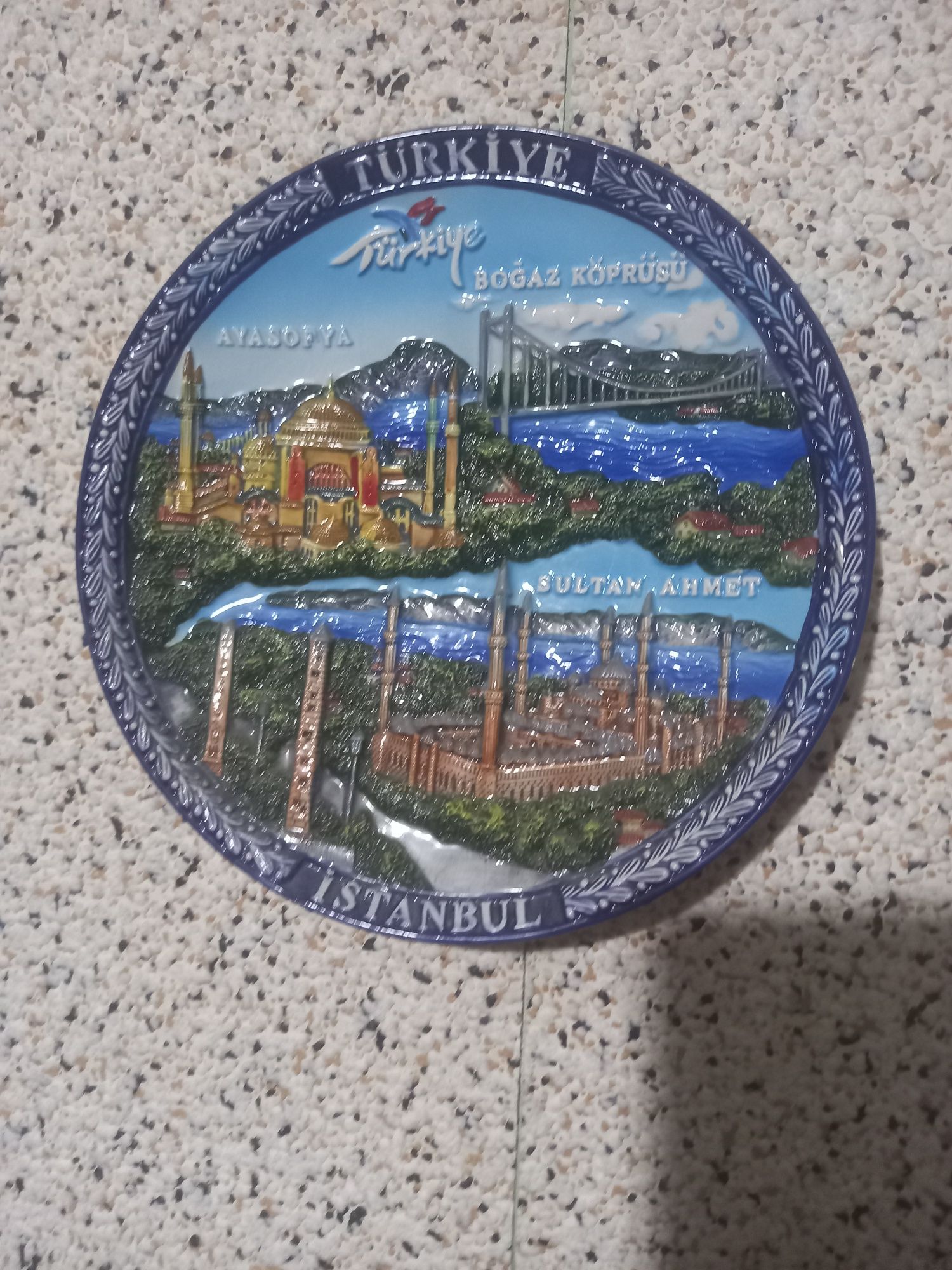 Продается тарелки