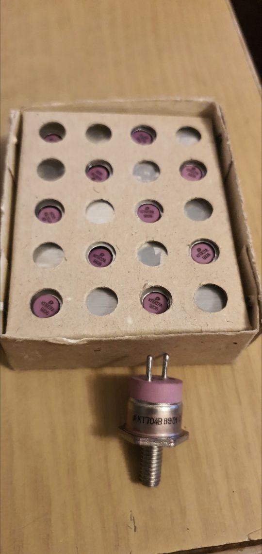 Транзисторы КТ922А; КТ921А; КТ909А; КТ904А,Б;  2Т606А; КП902А; КТ914А