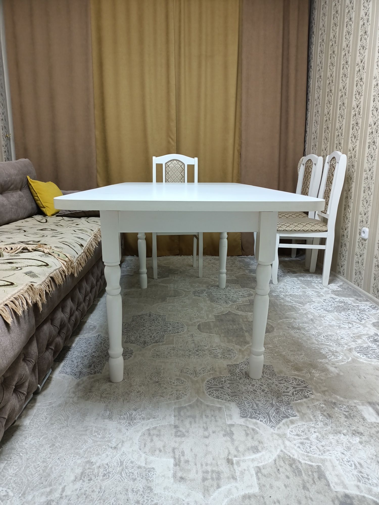Продаем срочно стол БЕЗ СТУЛЬЕВ