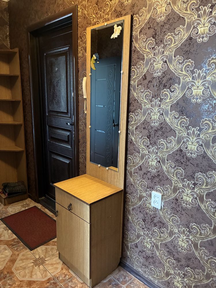 Продам прихожую б/у
