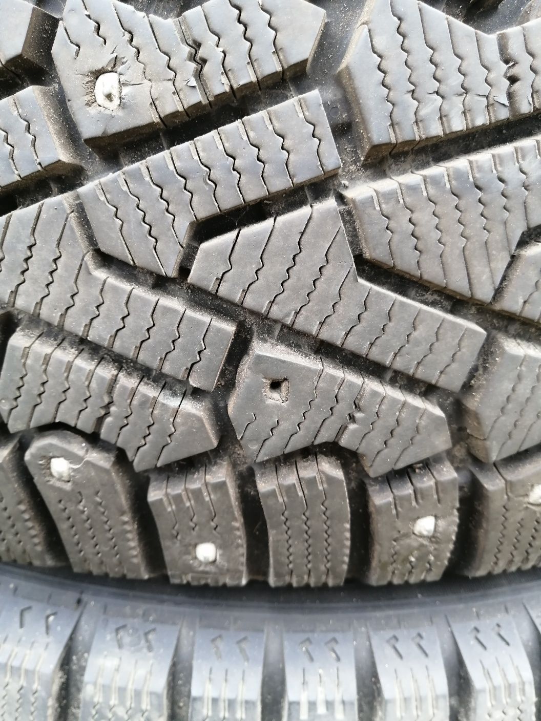 Продам шины Pirelli Ice Zero 205 /60/r16