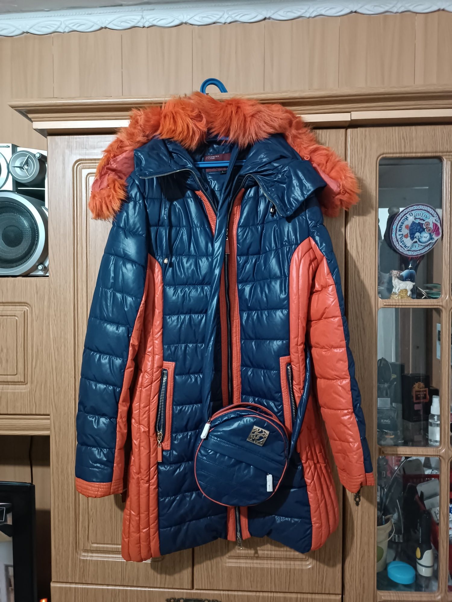 Продам женскую куртку