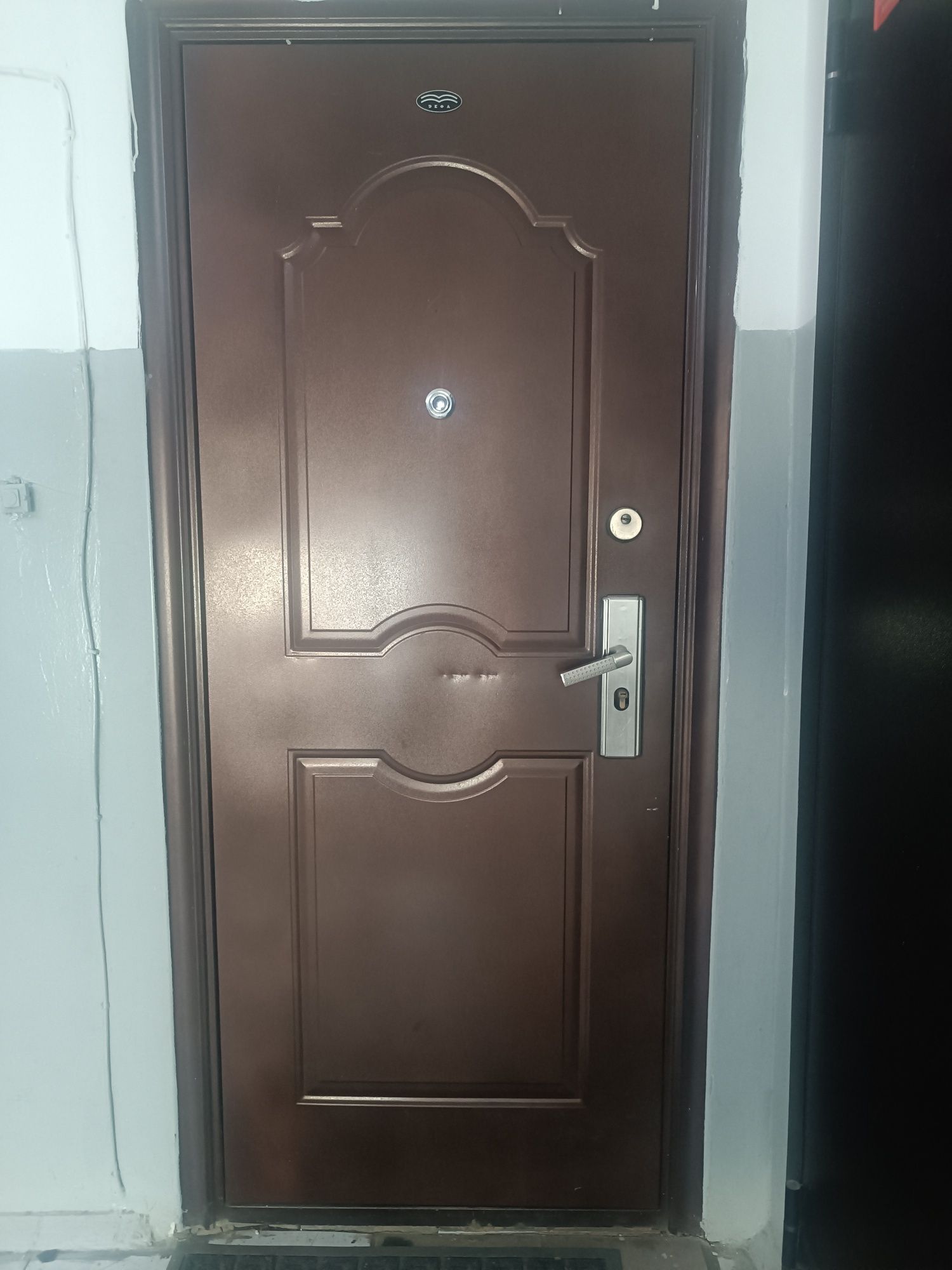 Продаю входную дверь