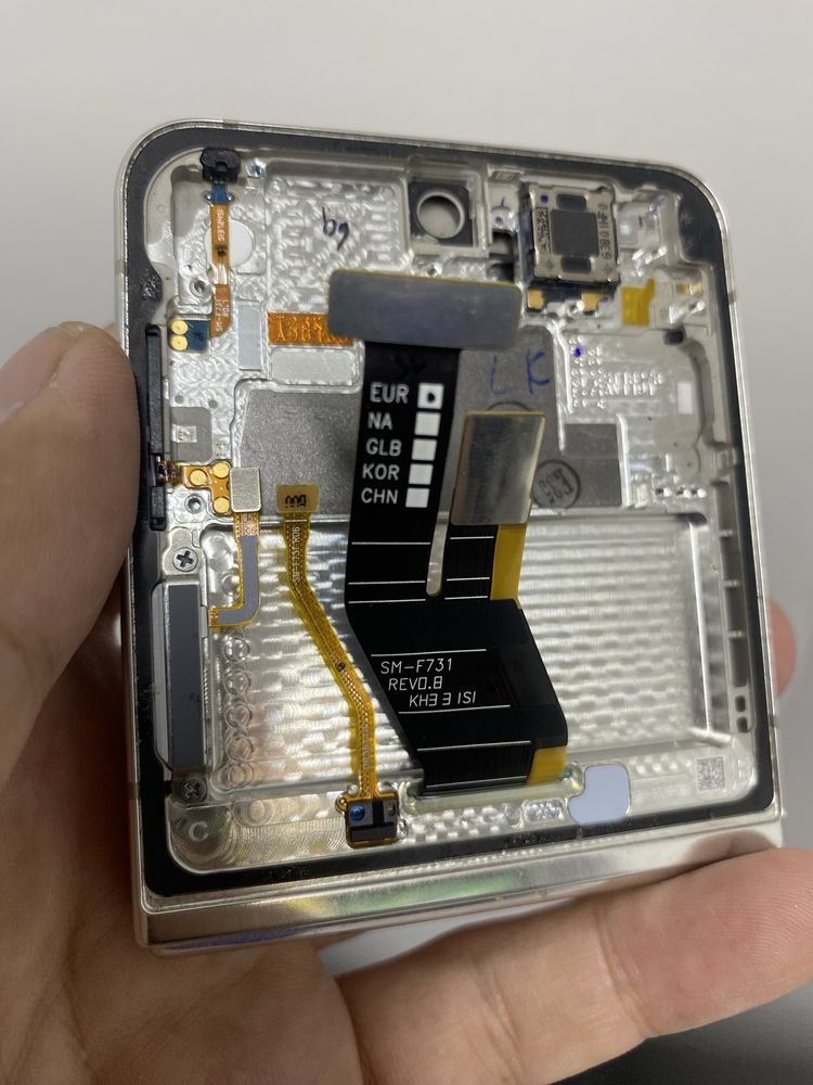 Samsung Z Flip5.Sm-F731. Серебристый.механизм складывания верх и низ.