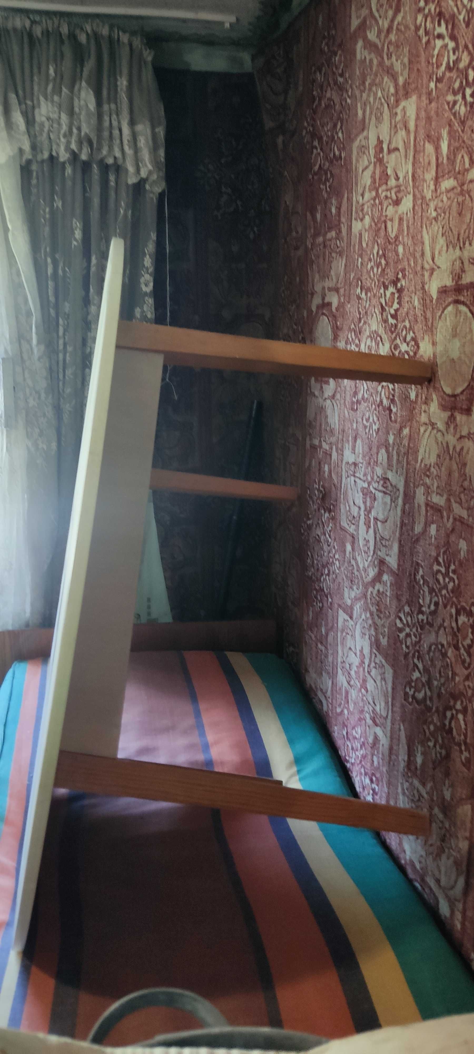 Продаю круглый стол