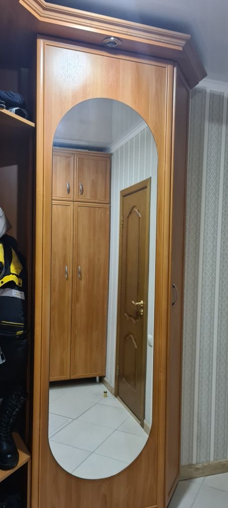 Продам комплект мебели для прихожей.
