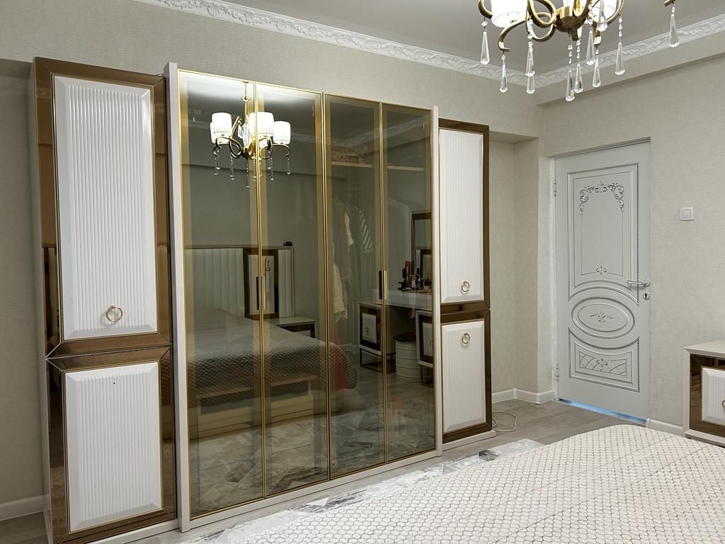 Продаётся спальный гарнитур.