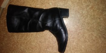 Продам кожаную обувь с натуральным мехом.