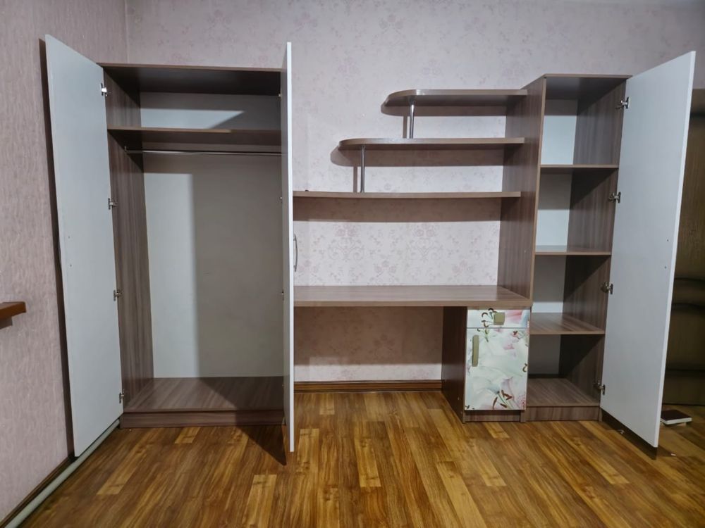Шкаф для спальни  в отличном  состоянии